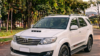 TOYOTA - HILUX SW4 - 3.0 SRV 4X4 7 LUGARES 16V TURBO INTERCOOLER DIESEL 4P AUTOMÁTICO